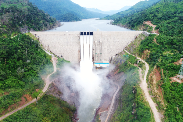 ラオスに大規模水力発電所を！ 「第二のくろよん」に挑んだ関西電力社員の奮闘記